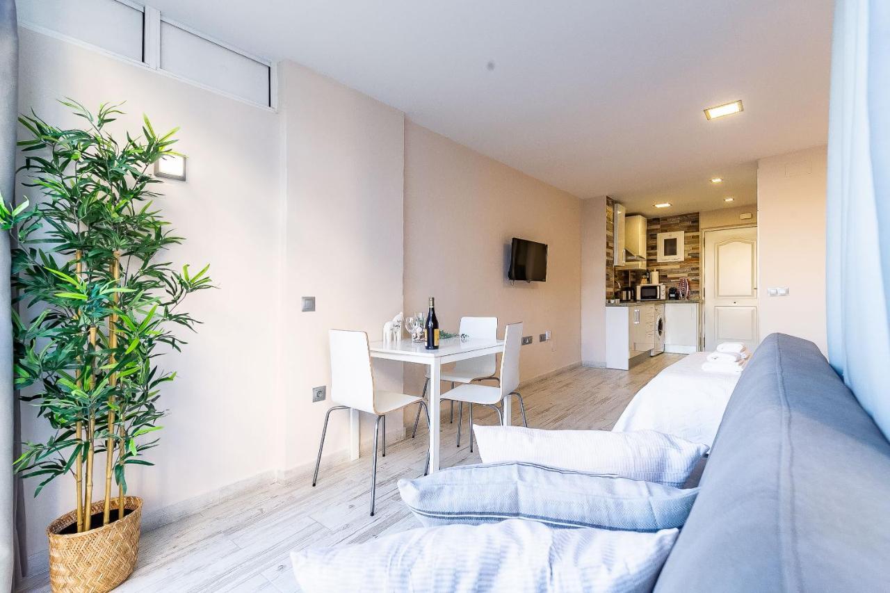 Sun Coast Benalmadena -- Superb Studio With 4 Pools, Gardens & Breakfast Exterior photo