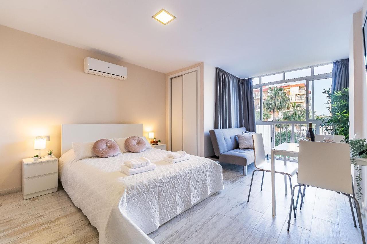 Sun Coast Benalmadena -- Superb Studio With 4 Pools, Gardens & Breakfast Exterior photo