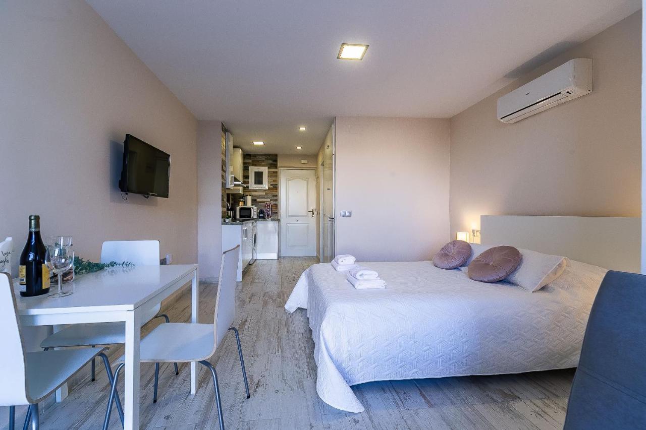 Sun Coast Benalmadena -- Superb Studio With 4 Pools, Gardens & Breakfast Exterior photo